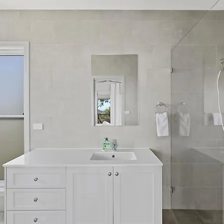 Seascape Retreat - Magnificent 5 Bedroom Home Nelson Bay Exterior photo