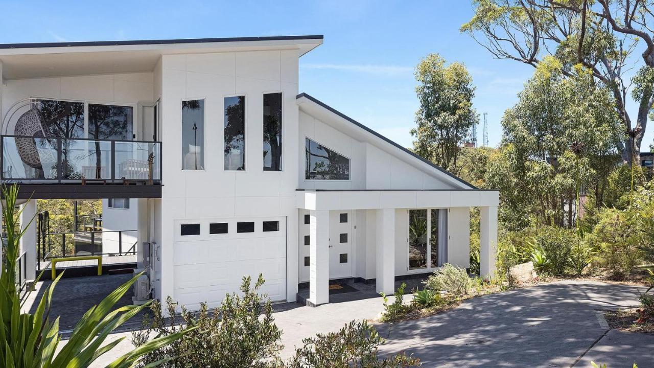 Seascape Retreat - Magnificent 5 Bedroom Holiday home *
