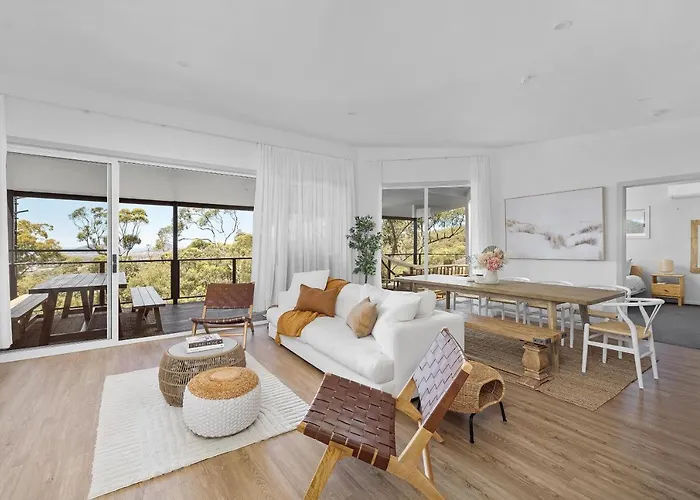 Seascape Retreat - Magnificent 5 Bedroom Home