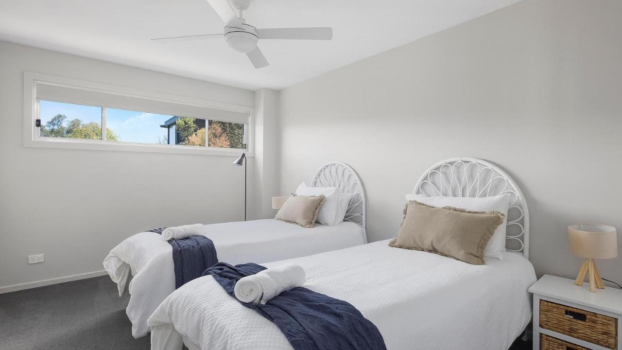 Seascape Retreat - Magnificent 5 Bedroom Nelson Bay