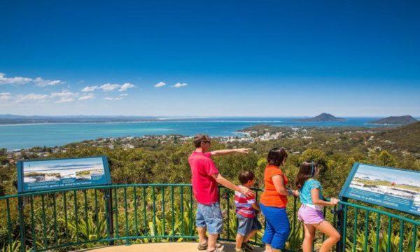 Seascape Retreat - Magnificent 5 Bedroom * Nelson Bay